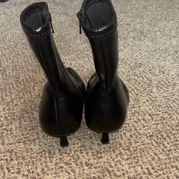 Elegant Black Ankle Boots - Picture 3 of 4